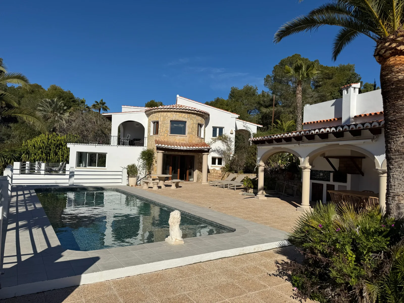 Luz met zwembad in El Portet, Moraira